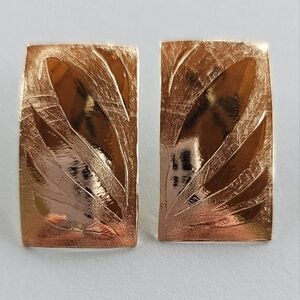 2/$25 VTG Gold Etched Design Post Earrings